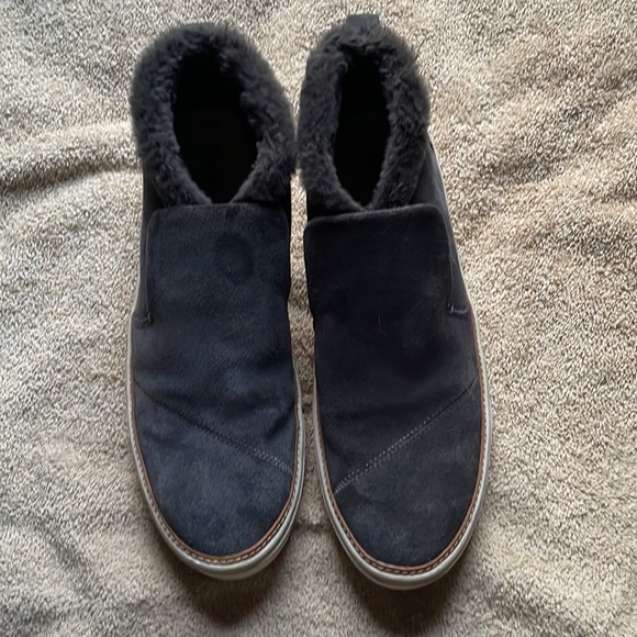 Toms size 9.5 gray suede ankle boots. - Picture 2 of 7